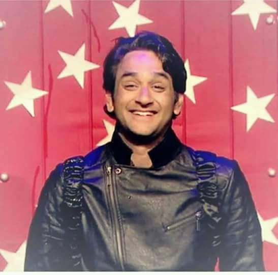 Divyanshi2018's tweet photo. @PoohBaniParvati THE SHOW MUST GO ON...
And he prove it...... Itna fun-loving and positive hai na @lostboy54  ki Jaan ban Gaya hai sabki. Love you #VikasGupta https://t.co/RTrcrSeS7B