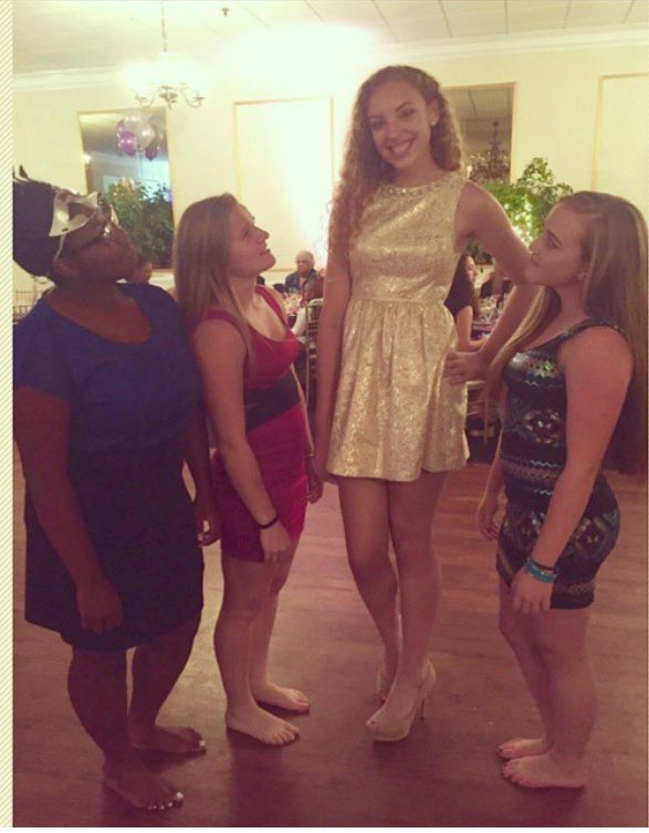 CallystaCobb's tweet photo. #TallGirlTwitter is a thing?? If you need something off the top shelf or help hanging decorations call ya girl https://t.co/390PC2GJID