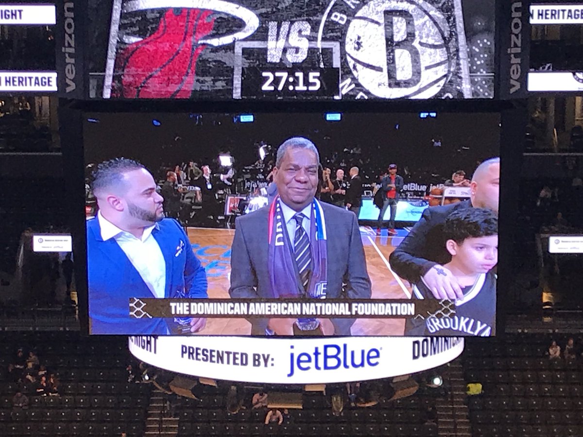 YoSoyDUSA's tweet photo. DUSA's canvassing team was at The Barclay's Center conducting voter registration during Dominican-Heritage Night while also being recognized for our work in civic engagement and voter registration! Register and vote, It's your right &amp; privilege! 🙌🏾👏🏽🏀 https://t.co/UnIeVywkXs