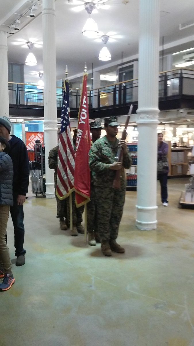 almanigault1's tweet photo. 6175-US Marines Color Guard honor store for giving back to veterans https://t.co/bZvPy90X1J