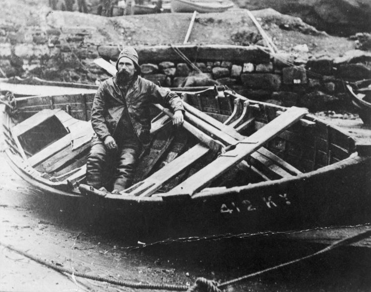 scotfishmuseum's tweet photo. We've got that #fridayfeelingِ! Here's Archie Smith on the Janet radiating those #FridayVibes. #Boattrip anyone? #sailawaywithme #atsea #fridayfun https://t.co/ShPdEd4SkU