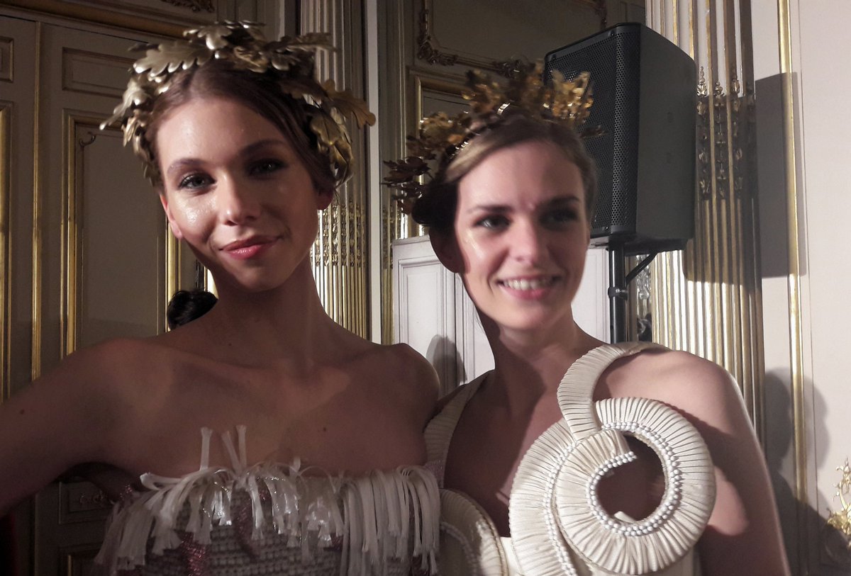 DAMESKARLETTE's tweet photo. Défilé #PFW2018 #laskaris sur le thème Alexandre le grand #FashionWeek #mode #fashion https://t.co/lmNlvz77qZ