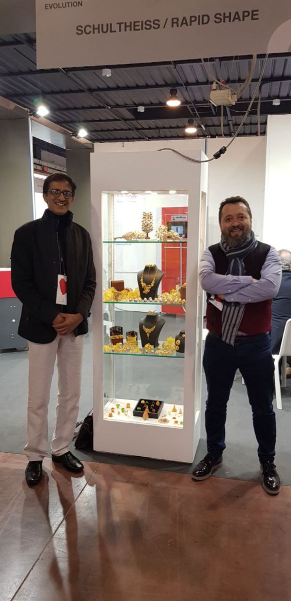 imaginarium_io's tweet photo. Ciao da Vicenza! Join us as we take you around for the happenings at @xVicenzaOro this year!
#ImaginariumIndia #Jewellery #India #Italy #Vicenza #vicenzaoro #VO2018 #weareVO2018 #TheJewelleryBoutiqueShow https://t.co/5U7waV9Dbk