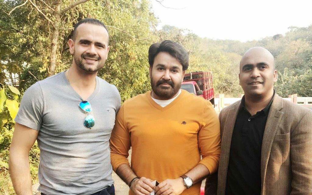 snehasallapam's tweet photo. Former England Cricketer @owaisshah203 With #Lalettan from #TheCompleteActor333 Location in Mumbai...😘😘

Latest Getup 👌👌😍 https://t.co/adWCbk7t2y
