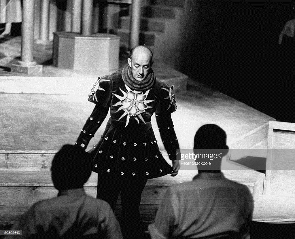 guinness_alec's tweet photo. During rehearsals for Richard III at Shakespeare Festival Stratford Ontario 1953. https://t.co/2bcwlO9cy6