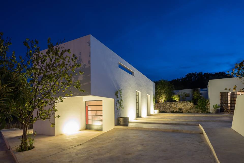 mogs_steel's tweet image. Complesso rurale nel paesaggio pugliese della Murgia dei Trulli. #mogs #steel #windows #house