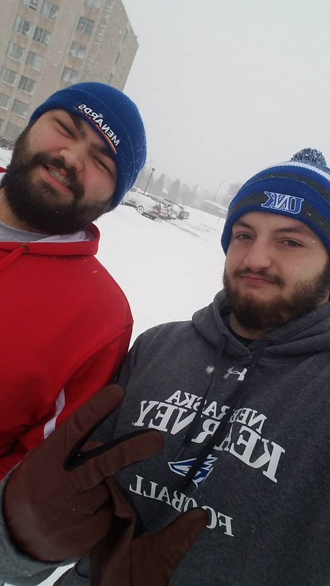 HansonBioLab's tweet photo. People gotta eat, to bad taco bell is closed. @UNKBiol106CW @UNKBiol106 #UNKSnowDay https://t.co/rwwJMNhnzr