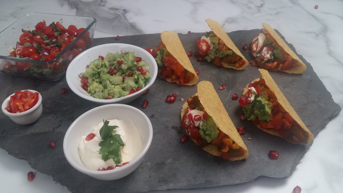 It's a #Mexican #FridayFakeaway this week.These low protein #Tacos are full of vibrant colours and flavours - certainly not one to miss out on. Recipe: lowproteinconnect.com/Recipes/Main-M… #LowProtein #LowProteinDiet #Fakeaway #Weekend #Friyay #Yum