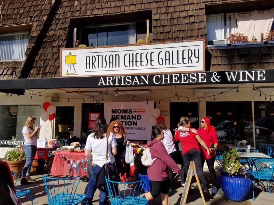 bakeUSgreat's tweet photo. T H A N K Y O U @ArtisanCheese for hosting our @bakeUSgreat #bakesale with the SF Valley chapter of @MomsDemand!! All $$ goes to Moms Demand Action. Let’s #StandForGunSense! #BakeAmericaGreat https://t.co/TDDD80aDWr