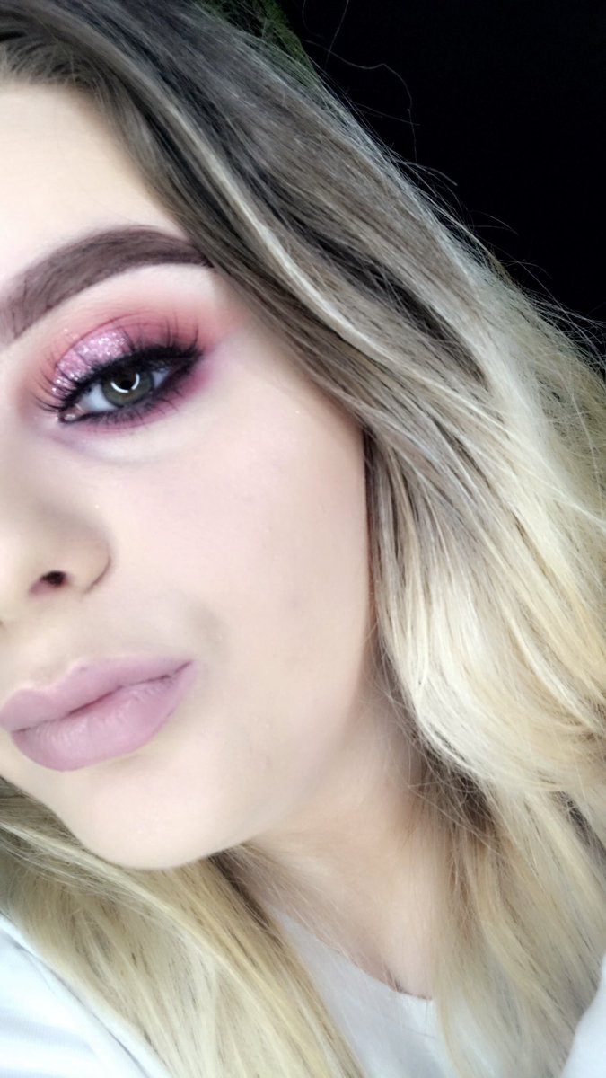 MakeupByStephxo's tweet photo. Pink sparkles💕✨ #inglot #inglotface #inglotfoundation #morphe #morphepalette #mac #maclips #brows #glitter #flawless #makeup #makeupartist #makeupartistireland #irishmakeupartists #mua #muas https://t.co/LLstyro9wU