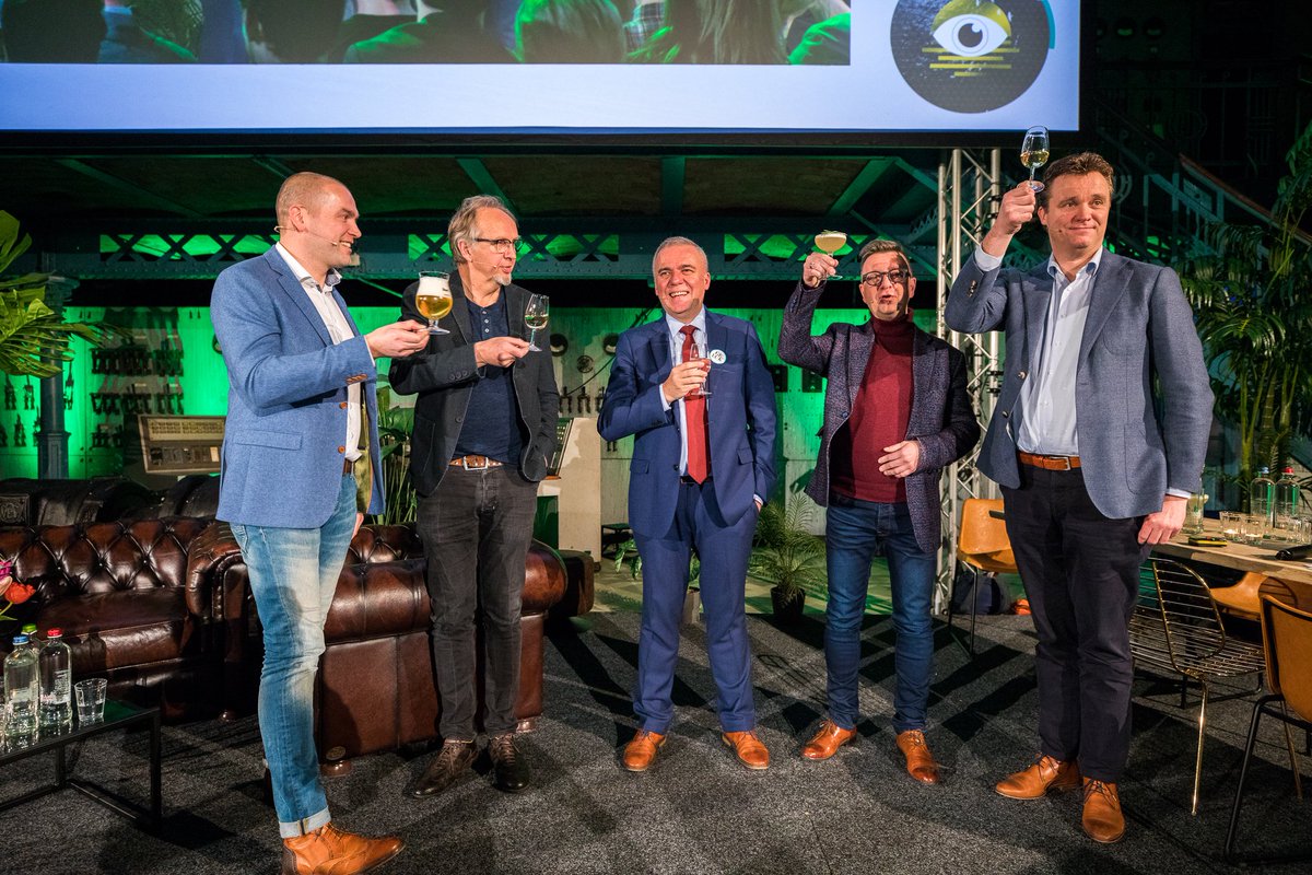 Ruim 350 food professionals hebben vandaag tijdens #VISION18 geproefd, geleerd en ervaren wat de trends en tradities zijn op het gebied van food en hospitality in binnen- en buitenland. Wij onthouden: "er bestaan geen trends zonder tradities!" <a href="/FIBelgie/">Food Inspiration BE</a> <a href="/Leadersclub_be/">Leaders Club Belgium</a> PROOST!