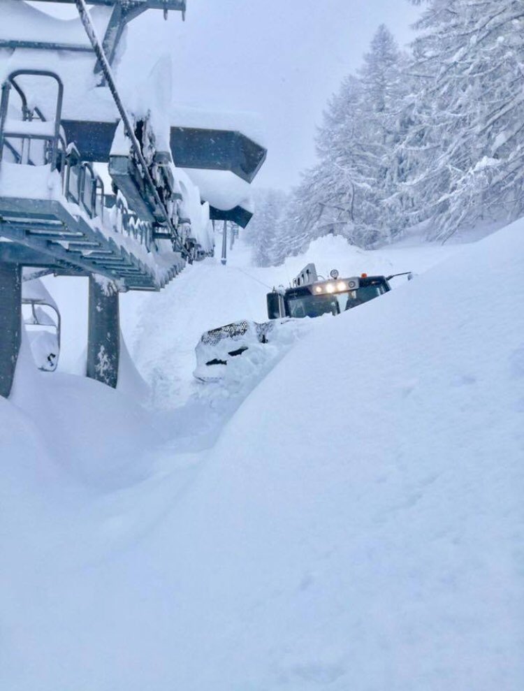 supermotocul's tweet photo. Off #snowboarding to #bardonecchia in a few weeks don’t think I need to worry is there enough snow more like is there too much🙄#italy https://t.co/ThUMOZRCQS