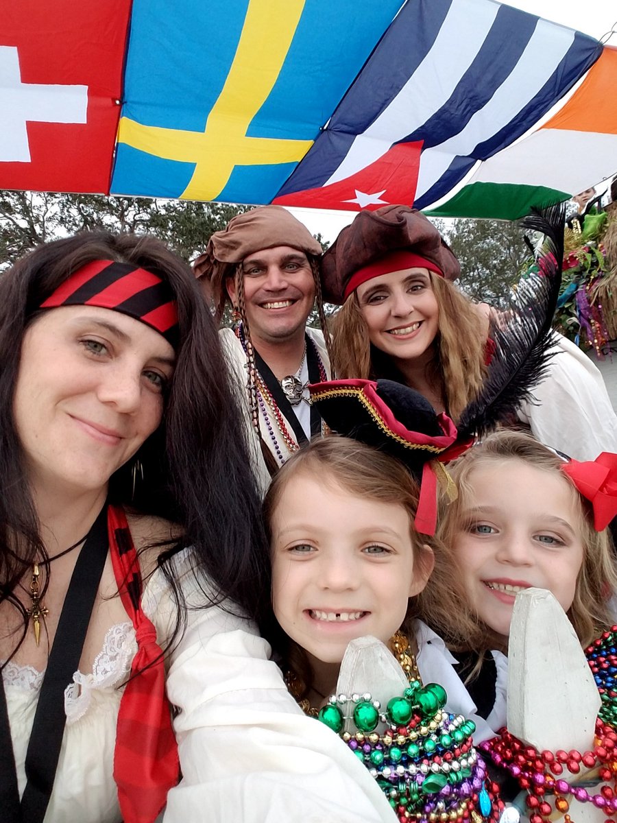 AlexisKlima's tweet photo. #Gasparilla children's parade was a blast!! Thank you Krewe of Brigit for letting us be your guests. ☠#tampa https://t.co/lpjNJXajvS