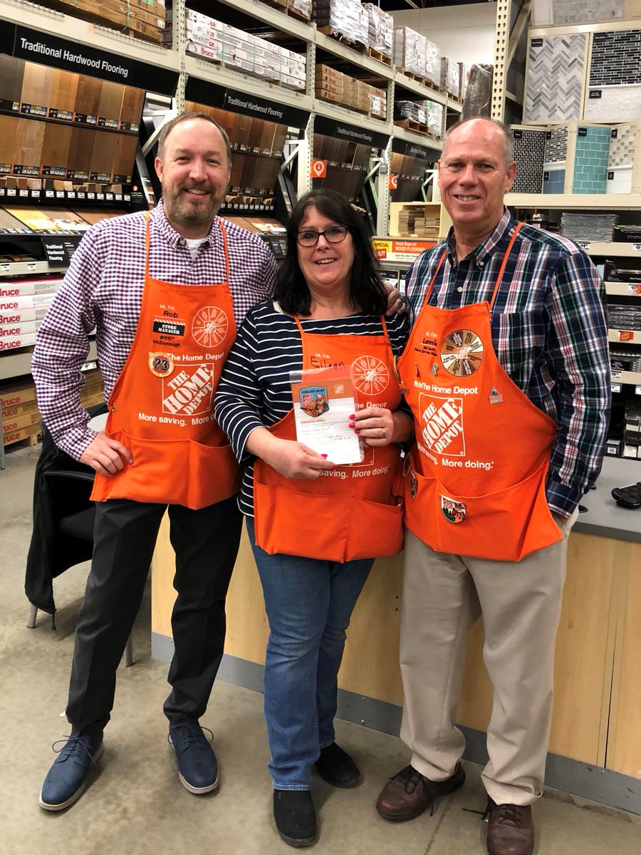 Congrats to D23 Specialist for providing outstanding customer service and being recognized by our DSM Lonnie. <a href="/daniel_opene1/">Daniel Opene</a> @RobLezon <a href="/ResultsBelinda/">Belinda Thomas</a>