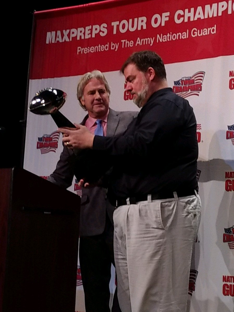 CACTop25's tweet photo. Congratulations to @PrepRamblers head coach @cpmisch87 Mike Mischler, named the first @CACTop25 Coach of the Year for #Prep's third-place finish in the #CACTop25 in 2017, presented today by @globalsportsguy.
https://t.co/VQr8hneYjK https://t.co/DNZ29mNiVq