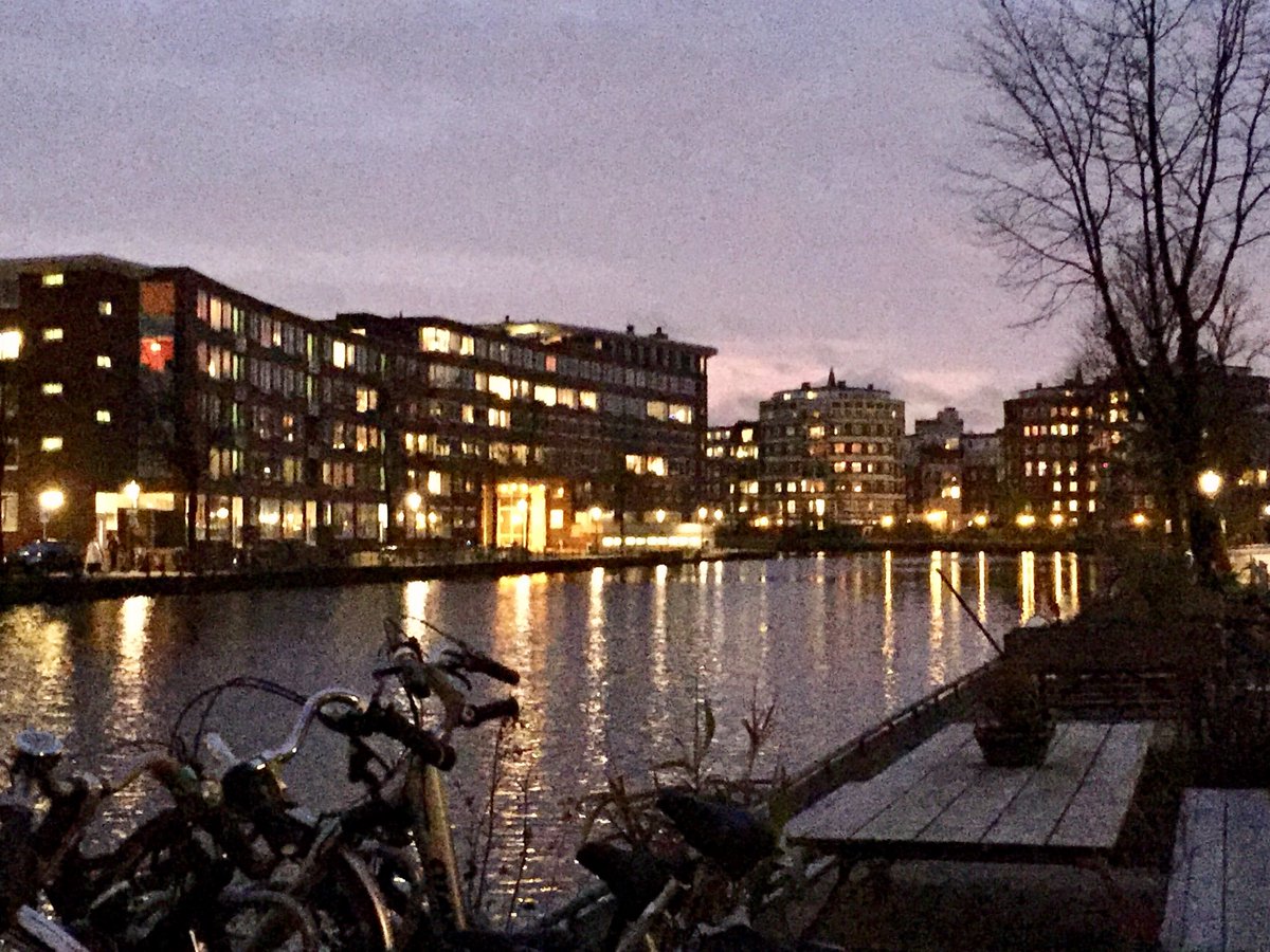 koosvanzanen's tweet photo. Jacob Catskade (foto) vormt met o. m. De Witten-, Da Costa-, en Bilderdijkkade een ‘tweede grachtengordel’ #woningmarkt #Amsterdam #West https://t.co/28tG58tAv5
