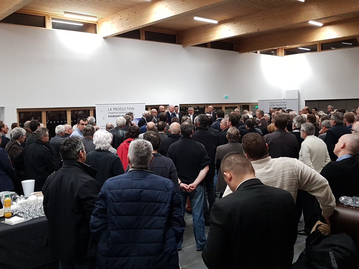 Bertrand_LACHAT's tweet image. Je me réjouis ce soir de célébrer les voeux 2018 du @SEDI_38 devant 400 Elu(e)s isérois et toutes les entreprises du BTP oeuvrant en synergie, au sein du nouveau siège de la @FBTP38. Efficience, investissement et confiance. @fnccr