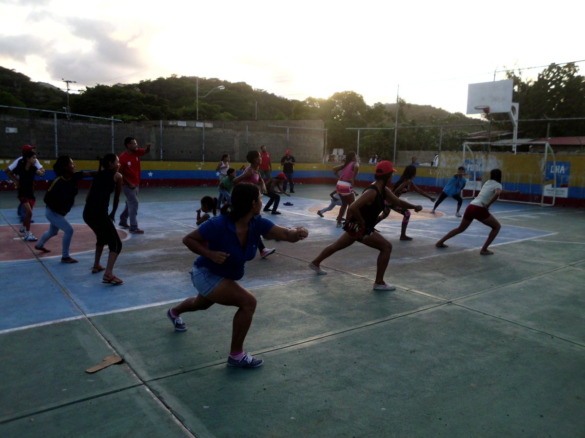 ONACapistrano's tweet photo. #SucedeHoy:El sábado 21 la ona   realizó en el sector casitas viejas  una bailoterapia animando a los jóvenes a participar en el deporte y actividades recreativas  @Fran_Ortiz53 @CharlyUriepero @alexandernaser1 https://t.co/vICOaiS24n