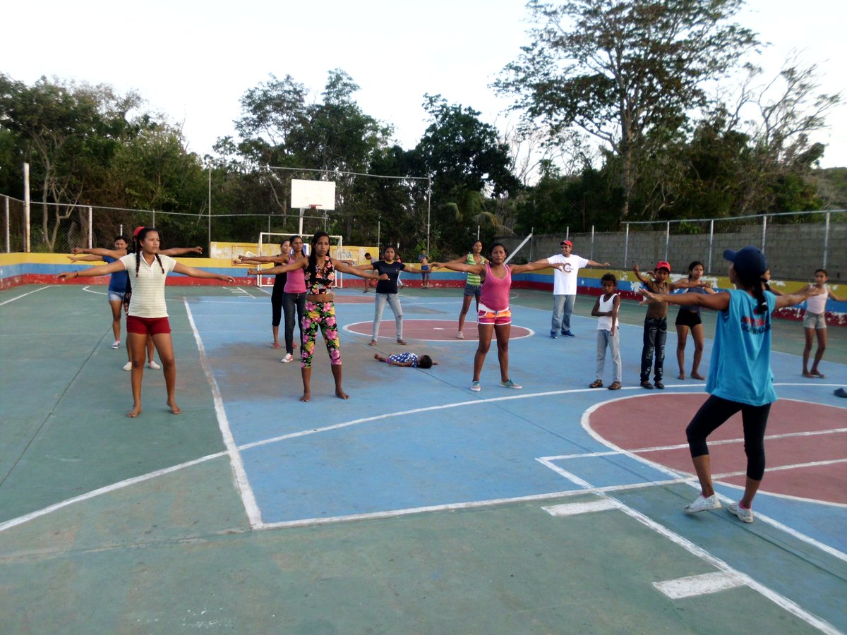 ONACapistrano's tweet photo. #SucedeHoy:El sábado 21 la ona   realizó en el sector casitas viejas  una bailoterapia animando a los jóvenes a participar en el deporte y actividades recreativas  @Fran_Ortiz53 @CharlyUriepero @alexandernaser1 https://t.co/vICOaiS24n