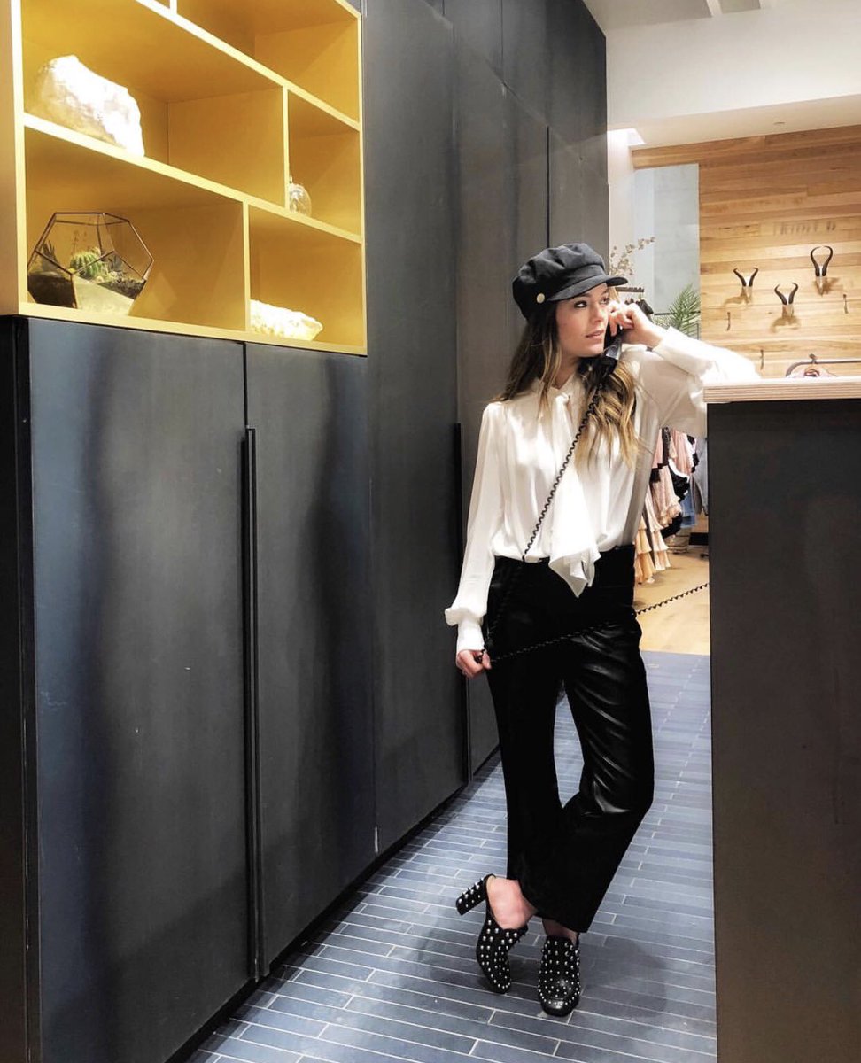 Monday is that you? 📞 #MendoLovesYou