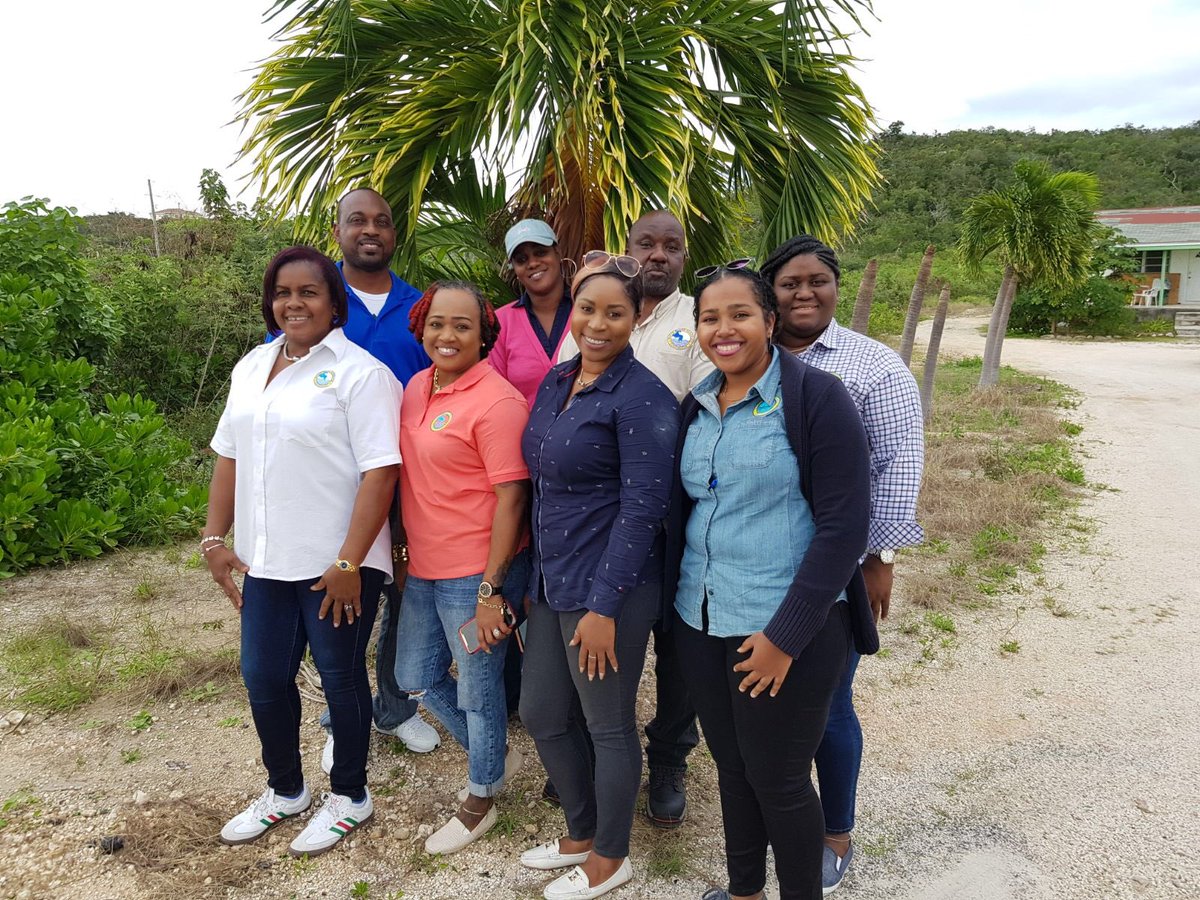 bisbahamas's tweet image. A team from the Water and Sewerage Corporation flew into Long Island on Sunday, January 21, 2018. They are on the ground soliciting applications for water connections relative to the first phase of the mains extension/water works. 🇧🇸

#BahamasInformationServices #OfficialSource