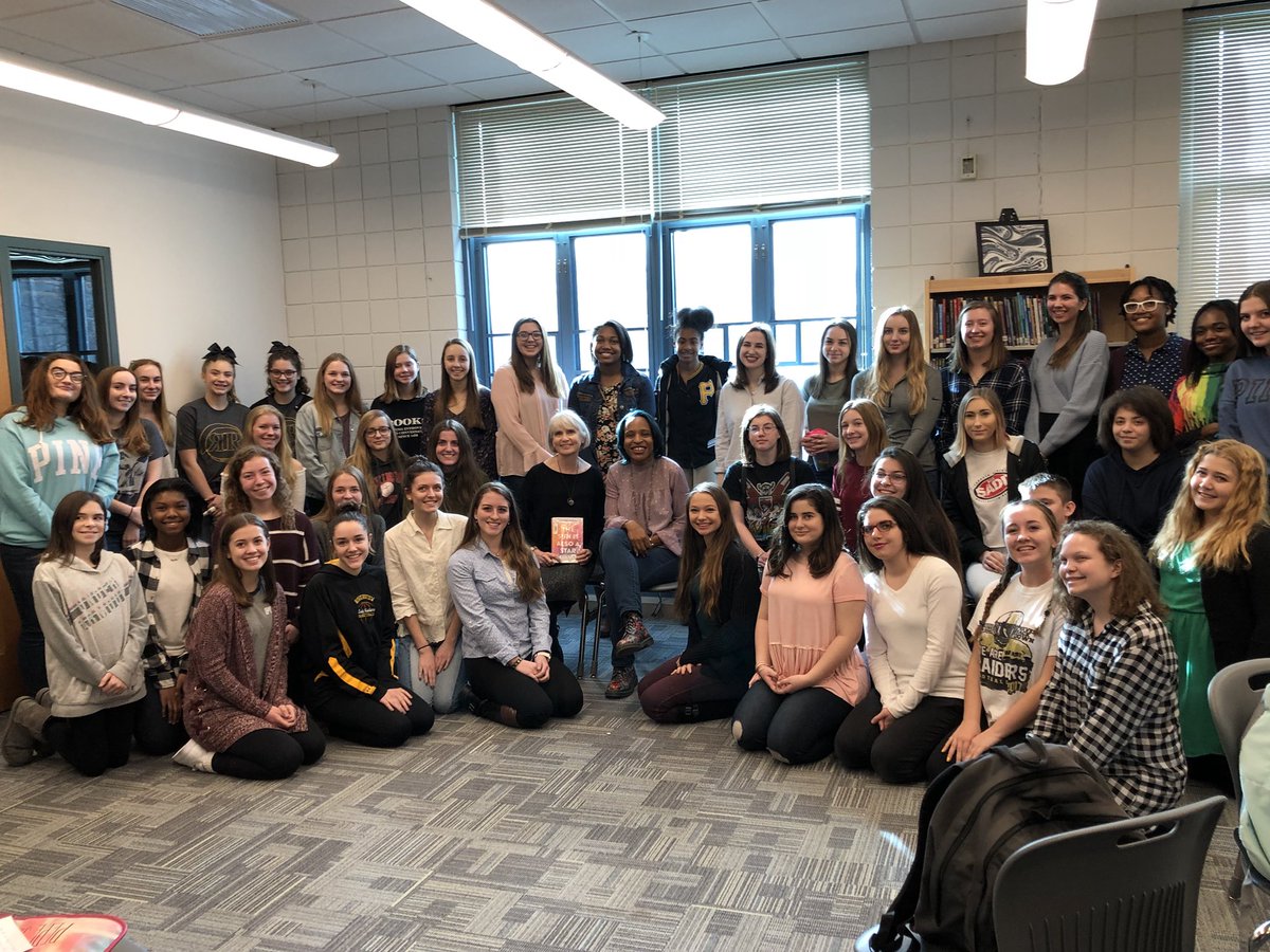 RHS_lib's tweet image. Thank you to @NicolaYoon and @PghArtsLectures for an amazing morning!  @rjshsraiders