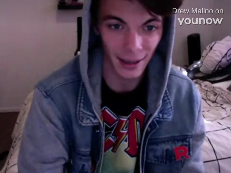privpie's tweet photo. Yo come watch drew!! He’s amazing! https://t.co/n5DlHMYM7H https://t.co/jHrJPunUtz