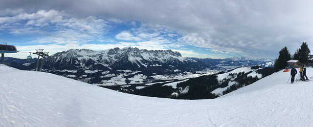 Ellmau_ski's tweet photo. Conditions are meant to change tomorrow so we may finally have a clear day on the mountain so we can see views like this. Send us in your best picture you’ve taken over the last few days❄️ #PowderDays #PictureCompetition https://t.co/0ZoJ6lxSp0