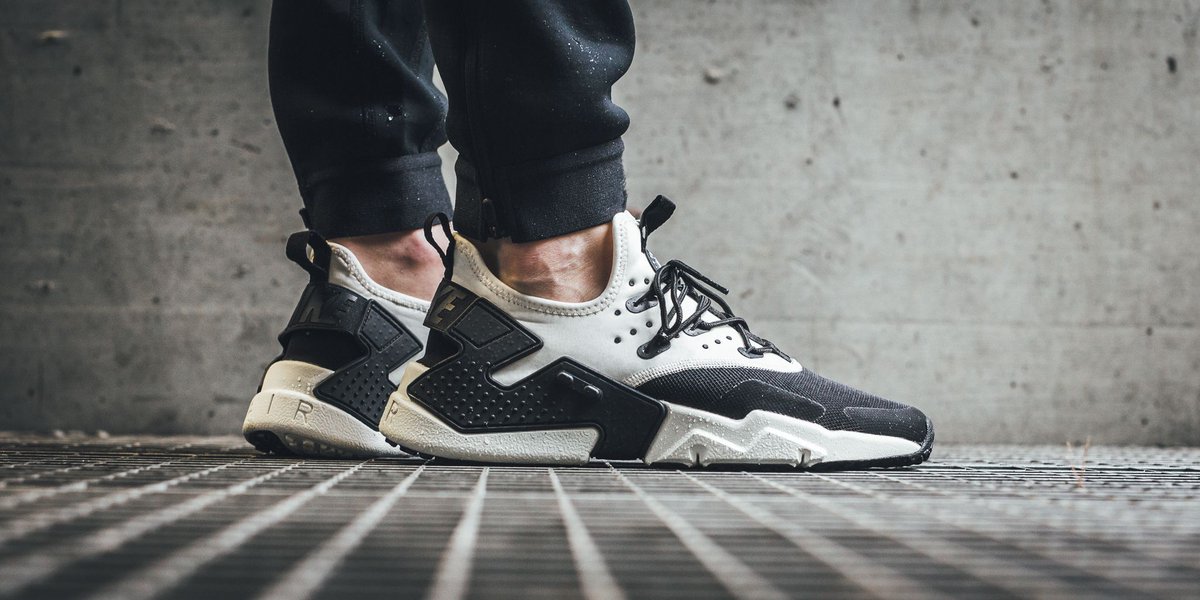 nike huarache black sail