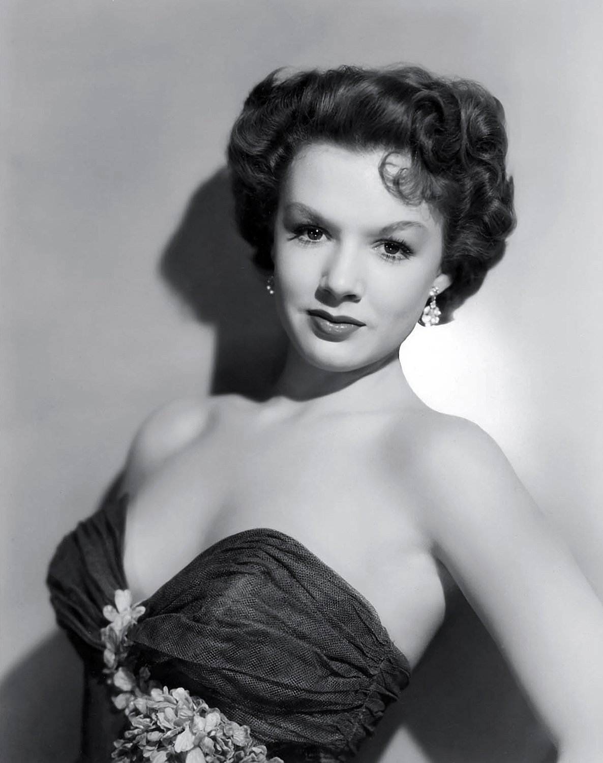 Happy Birthday to Piper Laurie, who turns 86 today! 