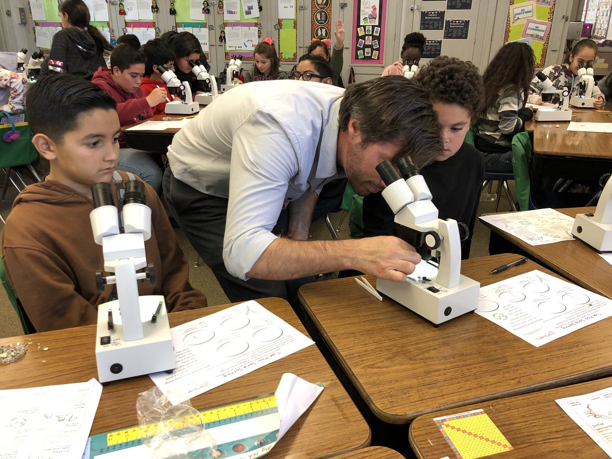 Wayside_Elem_'s tweet photo. Mrs. DiGiacomo’s 5th grade students get a treat: A science lesson on tide pools and scientific inquiry from #STEMLearn #teambcsd #teamhavens #teambcsd https://t.co/1Bqg8ZPWqH
