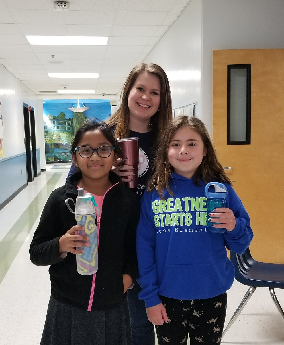 teachertay14's tweet photo. Getting our hydration on in 4th grade! #oceestrong #Bhall @oceeotters https://t.co/jjXThd44p8
