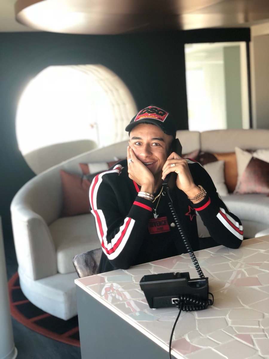 JesseLingard's tweet image. Hello, Is That @Alexis_Sanchez ?😳🔥 Welcome To @ManUtd 🔴  I Knew You Wanted To Come Milly Rock With The Mandem 🕺🏼👀 #manchesterunited #JLingz