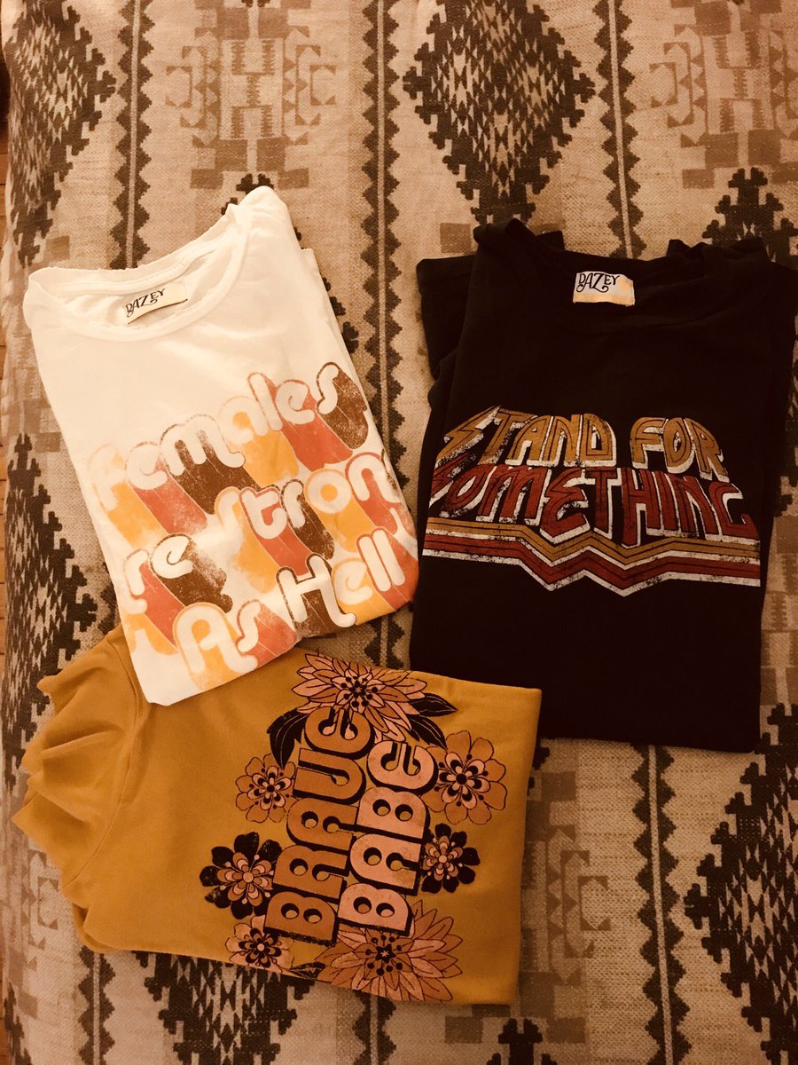 ExpeditionEdu's tweet photo. Shop slow, sustainable fashion while supporting empowerment &amp; equality 💪🏼 https://t.co/hhpaZ6oC4k #dazeyla #sustainablefashion #ecofashion #slowfashion #girlpower #femalesarestrongashell #GraphicTee https://t.co/Br8xWZ4pFM