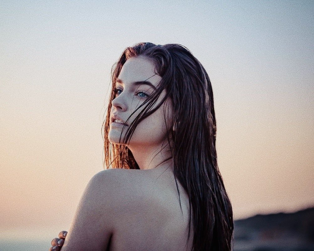 ❛She could still see the sunset, even on those darkest days.❜🕊🥀