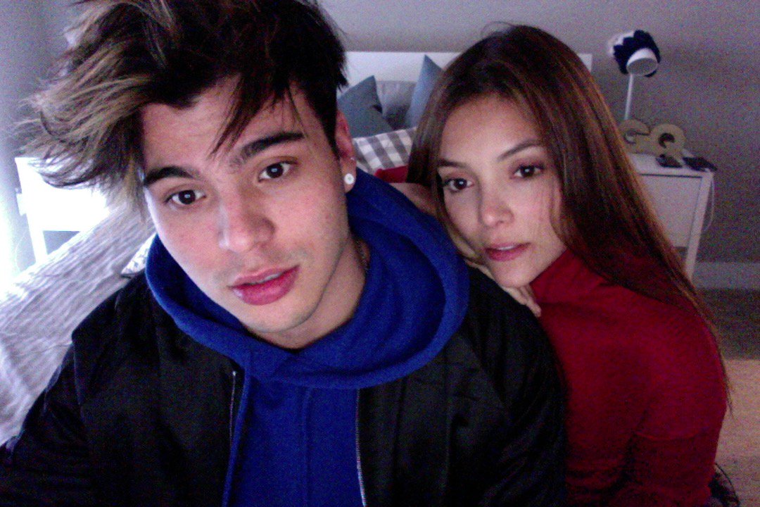 villalobossebas's tweet image. Alguien vino a visitarme y burlarse de mi cabello.