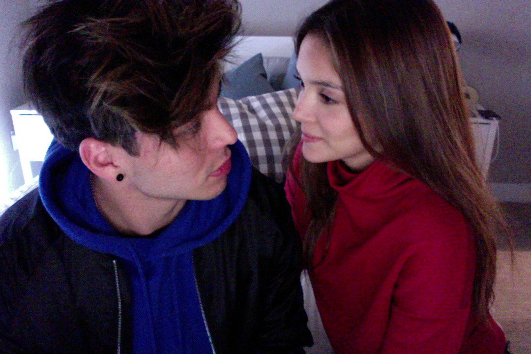 villalobossebas's tweet image. Alguien vino a visitarme y burlarse de mi cabello.