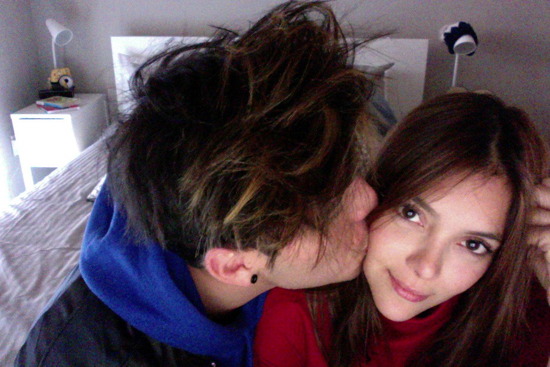 villalobossebas's tweet image. Alguien vino a visitarme y burlarse de mi cabello.