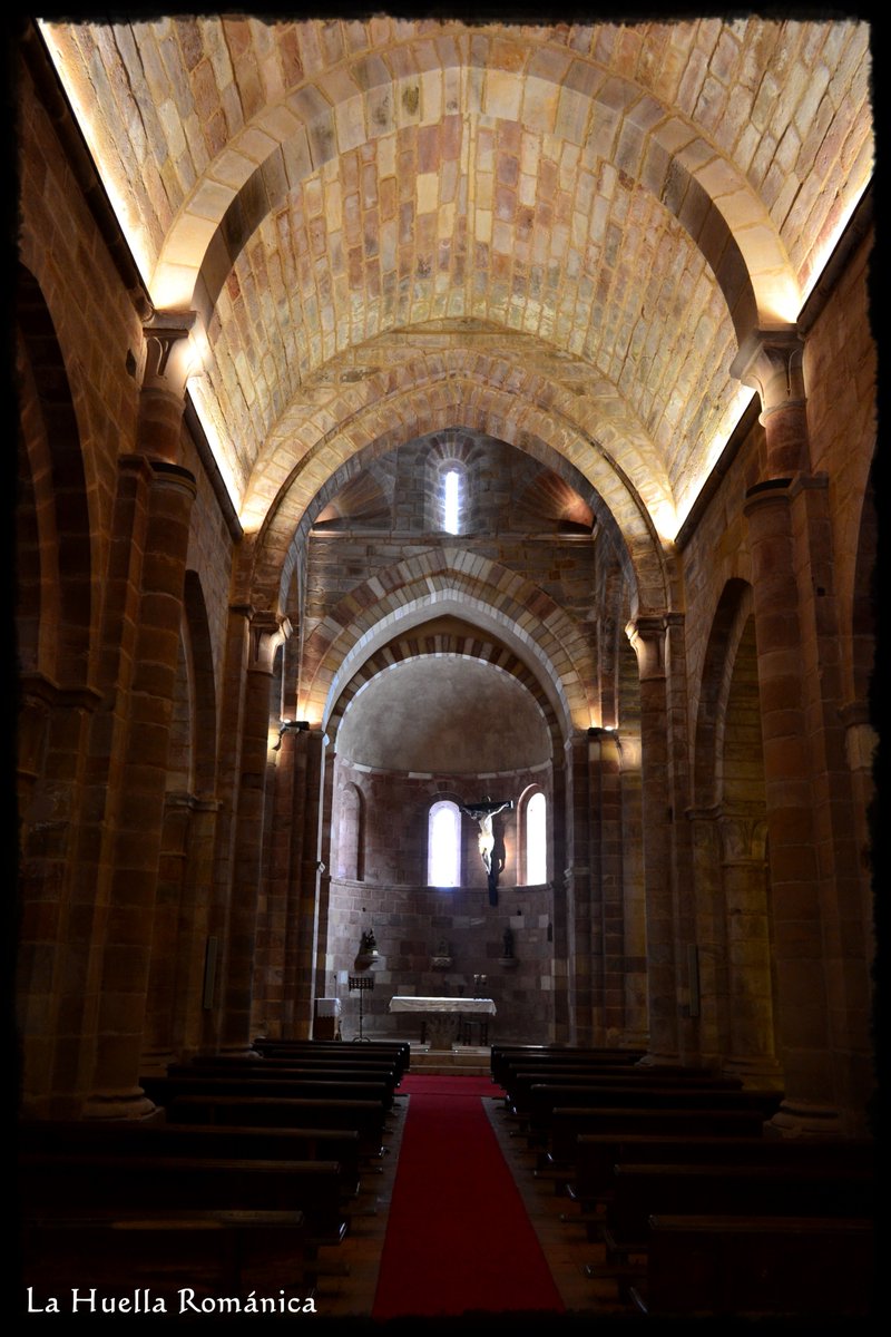 LaHuellaRomnica's tweet photo. Piedra y luz.

(Imagen: Interior de la iglesia de Santa María de Mave, Palencia) https://t.co/MUW8kOUAmb