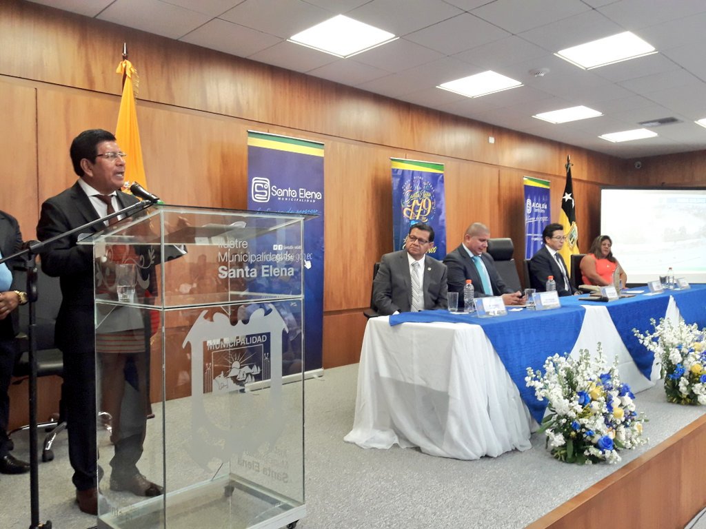 EducacionZ5_Ec's tweet photo. SANTA ELENA| Alcalde #DionisioGonzabay destacó el trabajo que realiza @Educacion_Ec en la modernidad educativa en el cantón Santa Elena, evidenciando el compromiso del Ministro @fanderfalconi #PorLaEducaciónEc  no sólo con este cantón, sino con el país https://t.co/ObrxGrLaY5