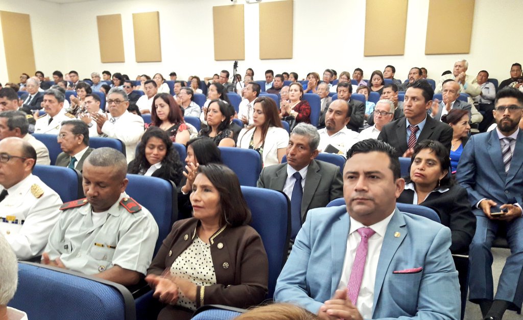 EducacionZ5_Ec's tweet photo. SANTA ELENA| Alcalde #DionisioGonzabay destacó el trabajo que realiza @Educacion_Ec en la modernidad educativa en el cantón Santa Elena, evidenciando el compromiso del Ministro @fanderfalconi #PorLaEducaciónEc  no sólo con este cantón, sino con el país https://t.co/ObrxGrLaY5