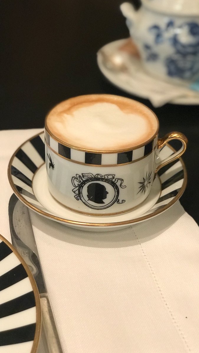 Delmonico's is a favorite of #TheAlienist team acting as the setting numerous times. When shooting close-up, use portrait mode as it helps direct the viewers eye by creating a blurred background. Make sure to tune in to the @TheAlienistTNT premiere tonight on @TNTDrama #sponsored