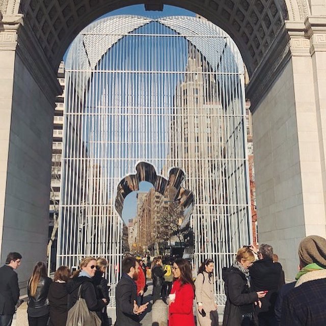 PublicArtFund's tweet photo. Yesterday #PAFmembers enjoyed a special curator-led tour of #GoodFences Make Good Neighbors. Don't miss the next event! Join today https://t.co/uhNMGtI2Tu https://t.co/RFGRnaFfPz