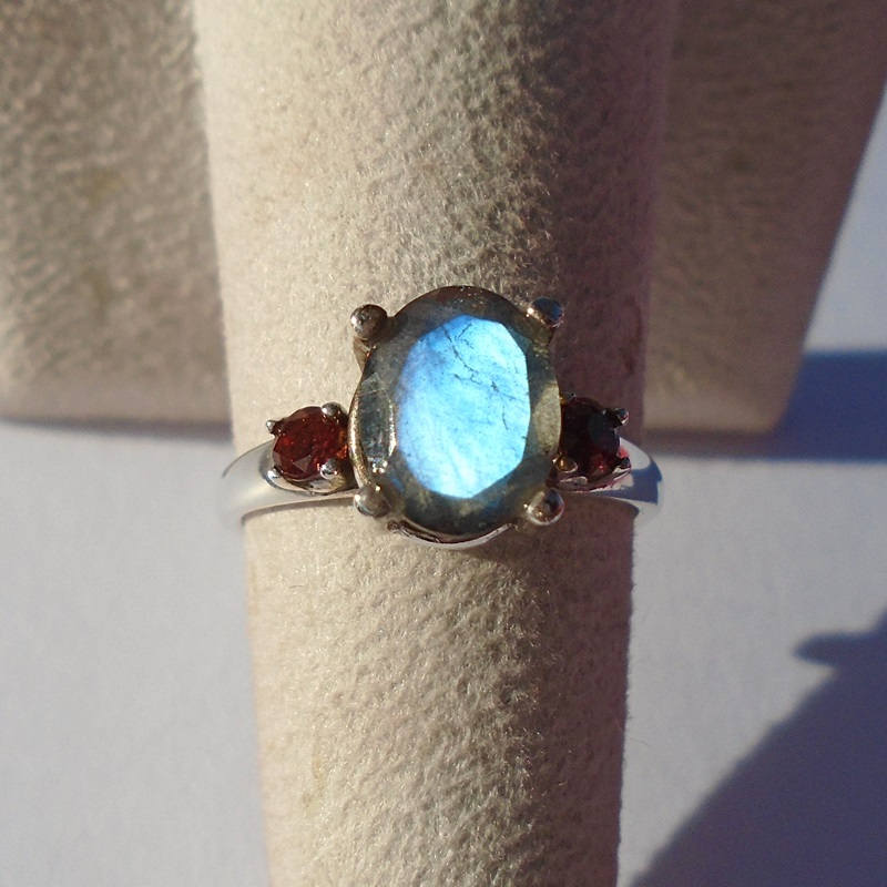 99stratton's tweet image. Excited to share the latest addition to my #etsy shop: Labradorite Sterling Silver Ring with Two 3MM Garnet Accents Ring Size 7 etsy.me/2n2TNVt #jewelry #ring #labradoritejewelry #labradoriterings #labradoritering #uniquejewelry #labradoritecabs #labradoritecabo