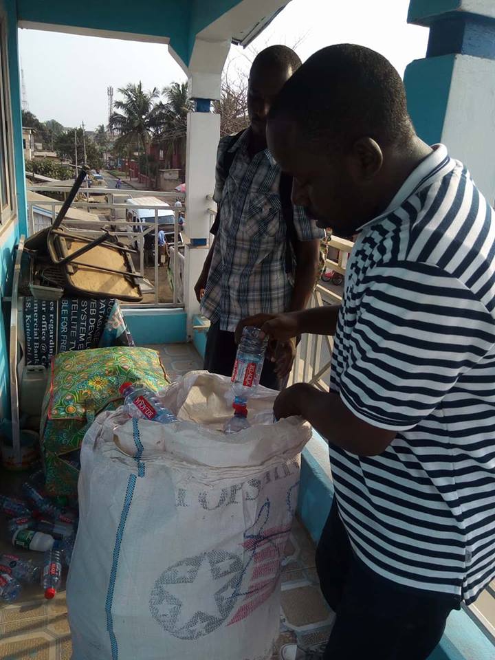 Asaseafrica's tweet photo. Saving #Ghana , saving the #Planet . One Asase. A plastic at a time. #TrapaDrive #Sustainability #recycling #plasticfree  @wanlov @AusAmbGHA @NLinGhana @FutureofGH @UNEP @1776 @USEmbassyGhana @YaleClimateComm @YaleE360 @JoinUNION @NYCSanitation @DWS_RSA https://t.co/CdyUWdcEAp