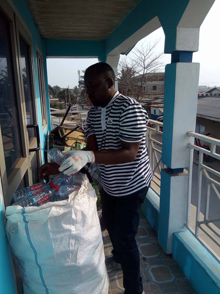 Asaseafrica's tweet photo. Saving #Ghana , saving the #Planet . One Asase. A plastic at a time. #TrapaDrive #Sustainability #recycling #plasticfree  @wanlov @AusAmbGHA @NLinGhana @FutureofGH @UNEP @1776 @USEmbassyGhana @YaleClimateComm @YaleE360 @JoinUNION @NYCSanitation @DWS_RSA https://t.co/CdyUWdcEAp
