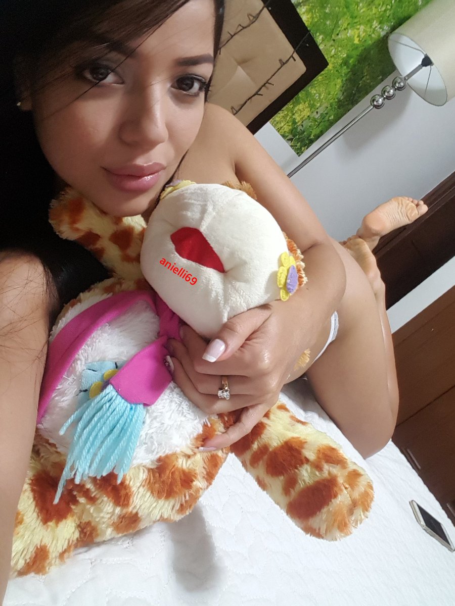 anielli69's tweet photo. Hola mis amiguitos lindos ya casi estaré online para que me acompañes 🤗🍒 https://t.co/nRWQF4ieud
