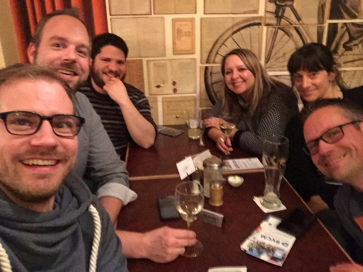TanjaOnTour's tweet photo. Schöne Grüße vom BVCM-Stammtisch Köln 🤗 @AgentFog  @derpottinkoelle @DieSteph @Kunai_KazeKun @iBenni #bvcm #socialmedia #cmger https://t.co/1Y0yoth75P