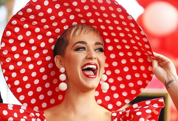 katyspics's tweet photo. #PHOTO | @katyperry at Minnie Mouse’s Hollywood Star Ceremony https://t.co/2isYeFfJqw