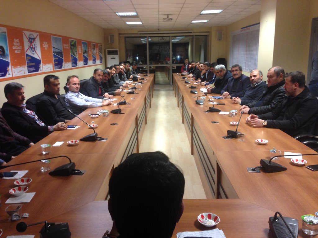 Komisyon toplantımızın ardından  Teşkilât başkanımız <a href="/idrisguneyy/">İdris GÜNEY</a> in başkanlığında mahalle teşkilat başkanlarımızla "Üyelerimizle çay sohbetlerinde buluşuyoruz " programları gündemli verimli bir toplantı gerçekleştirdik.
<a href="/temel67/">Temel Karadeniz</a> <a href="/avmustafakorkut/">Av. Mustafa Korkut</a>